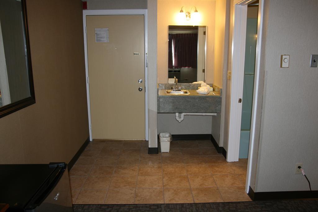 Bangor Inn & Suites Szoba fotó