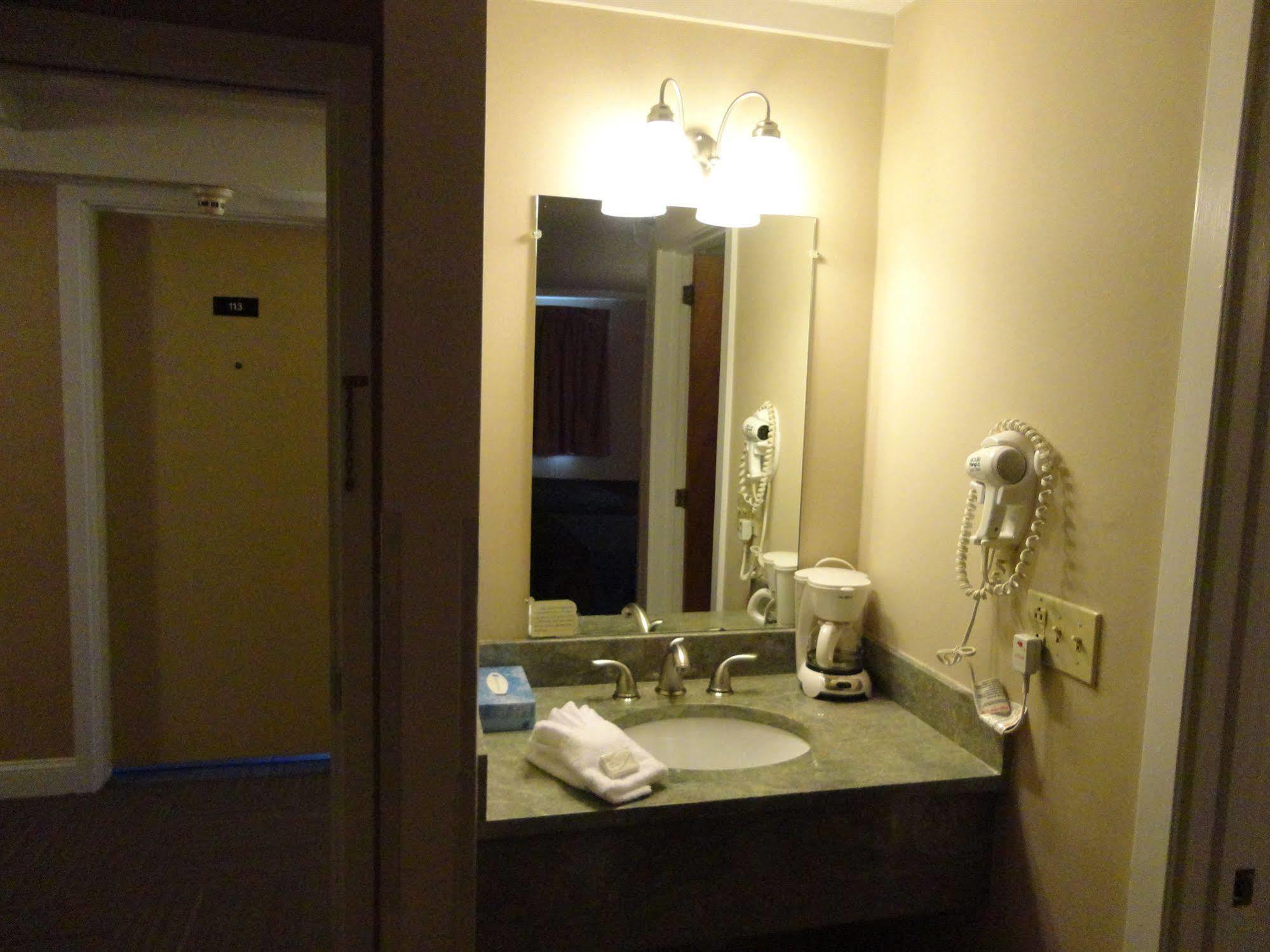 Bangor Inn & Suites Kültér fotó